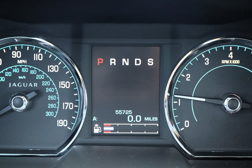 Used 2013 Jaguar XF RWD image 24