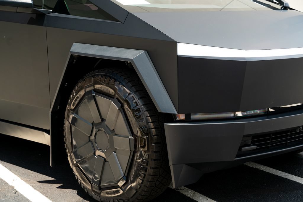 Used 2024 Tesla Cybertruck AWD Crew Cab image 8