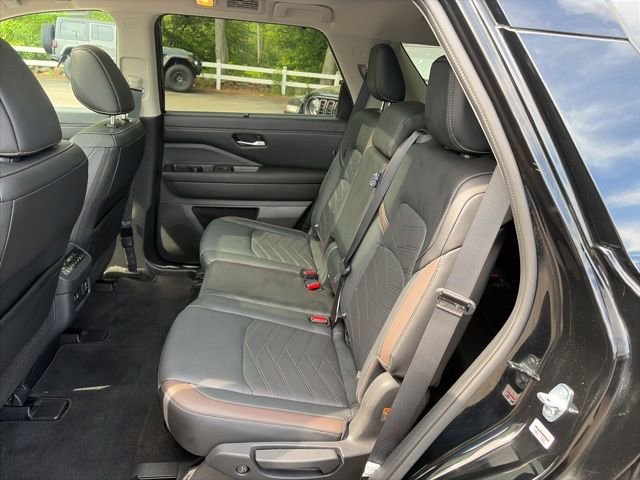 Used 2024 Nissan Pathfinder Platinum w/ Cargo Package AWD/4WD image 15