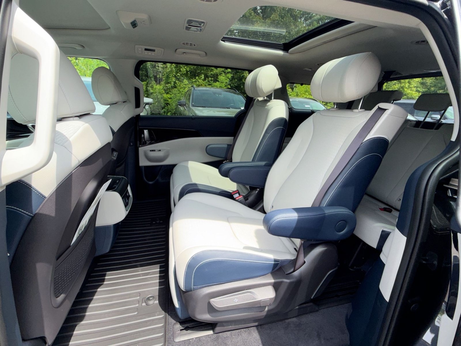 New 2026 Kia Carnival SX Prestige FWD image 31