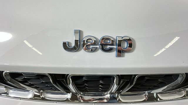 Used 2023 Jeep Grand Cherokee 4WD 4xe image 8