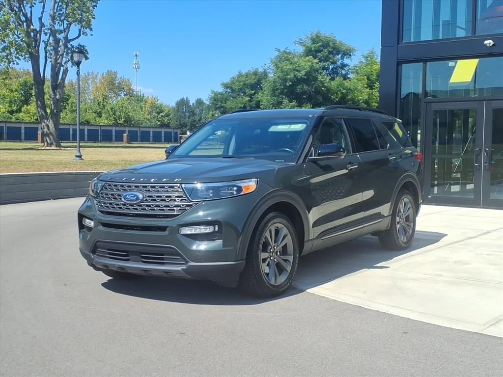Used 2023 Ford Explorer XLT w/ Equipment Group 202A image 3