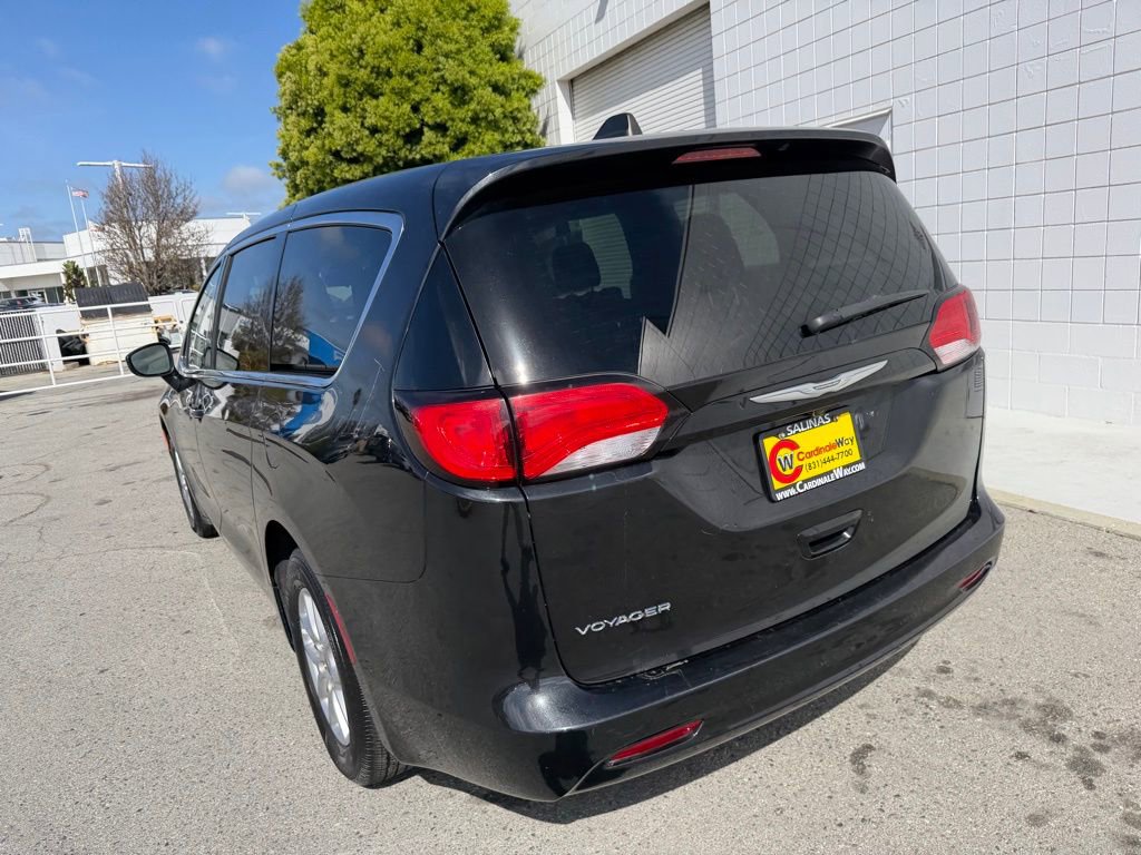 Used 2023 Chrysler Voyager LX image 4