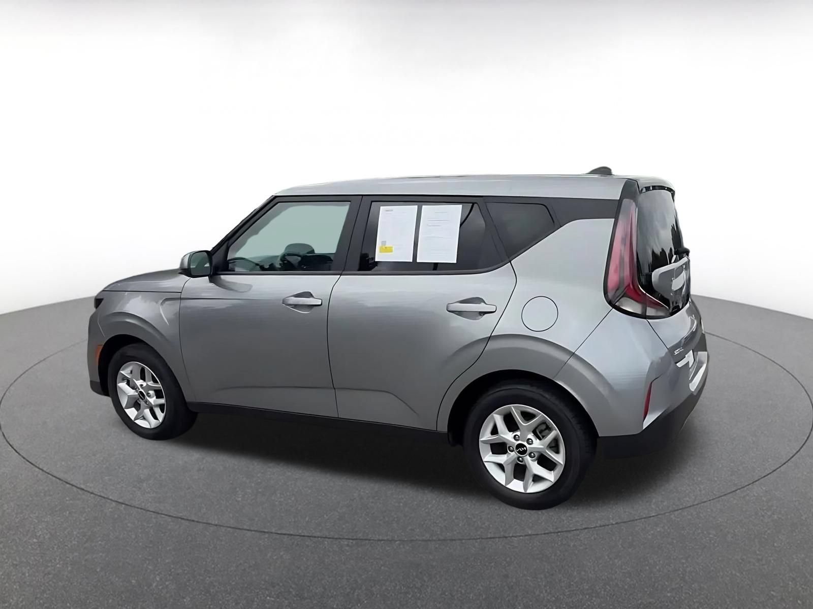 Used 2025 Kia Soul LX w/ LX Technology Package FWD image 10