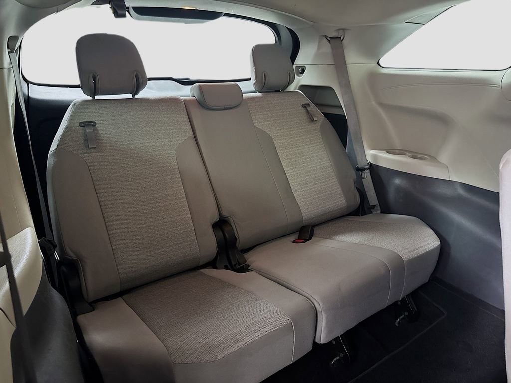 Used 2022 Toyota Sienna LE image 21