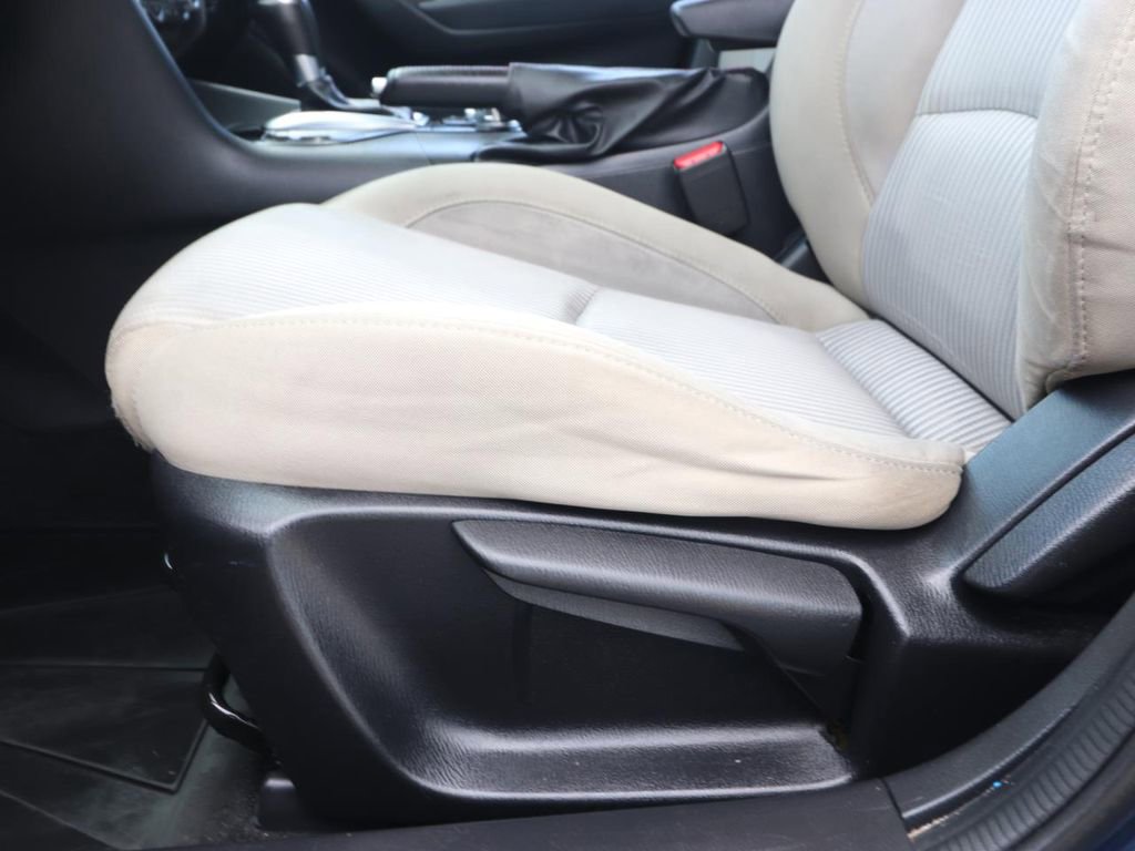 Used 2014 MAZDA MAZDA3 i Touring w/ Technology Package image 16