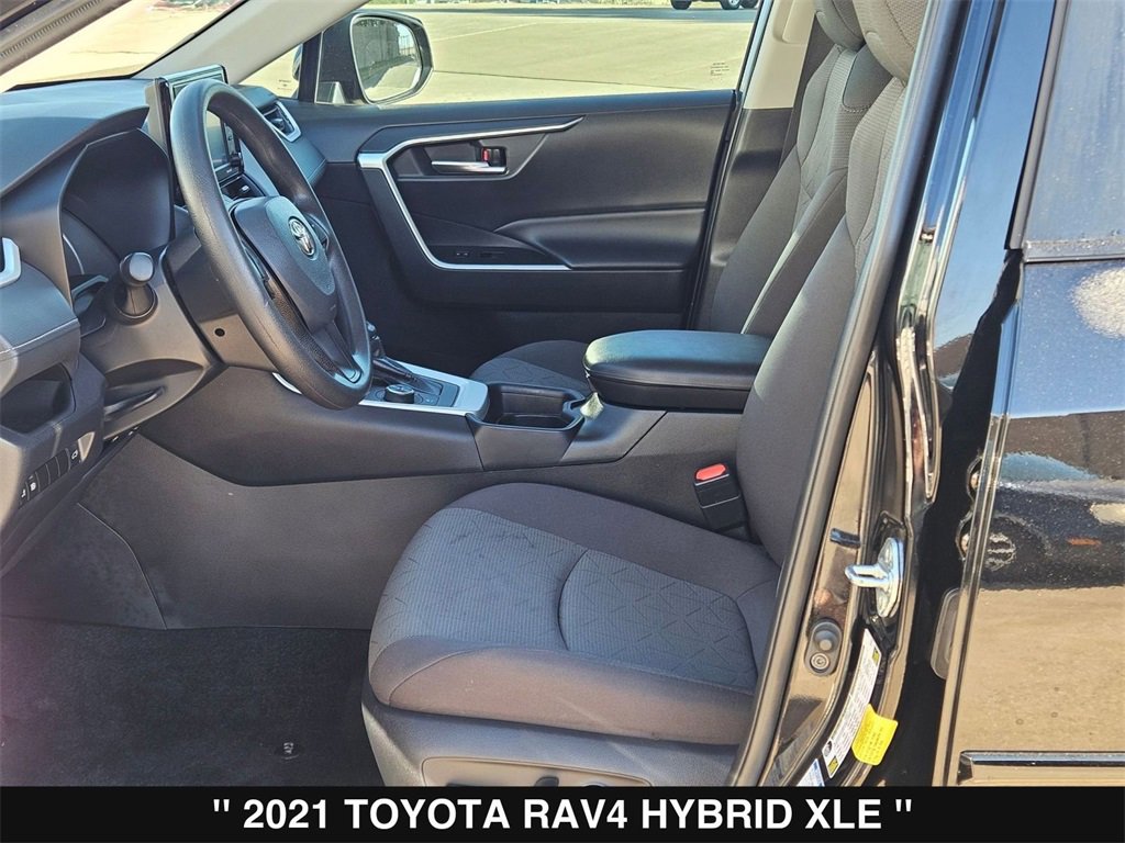 Used 2021 Toyota RAV4 XLE w/ Convenience Package image 11