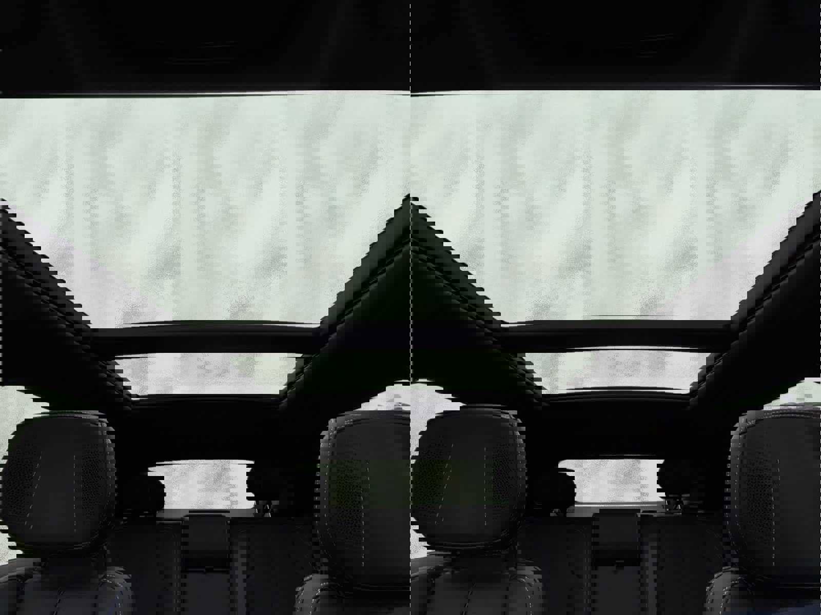 Used 2025 Cadillac Lyriq Luxury w/ LPO, Floor Liner Package AWD/4WD image 20