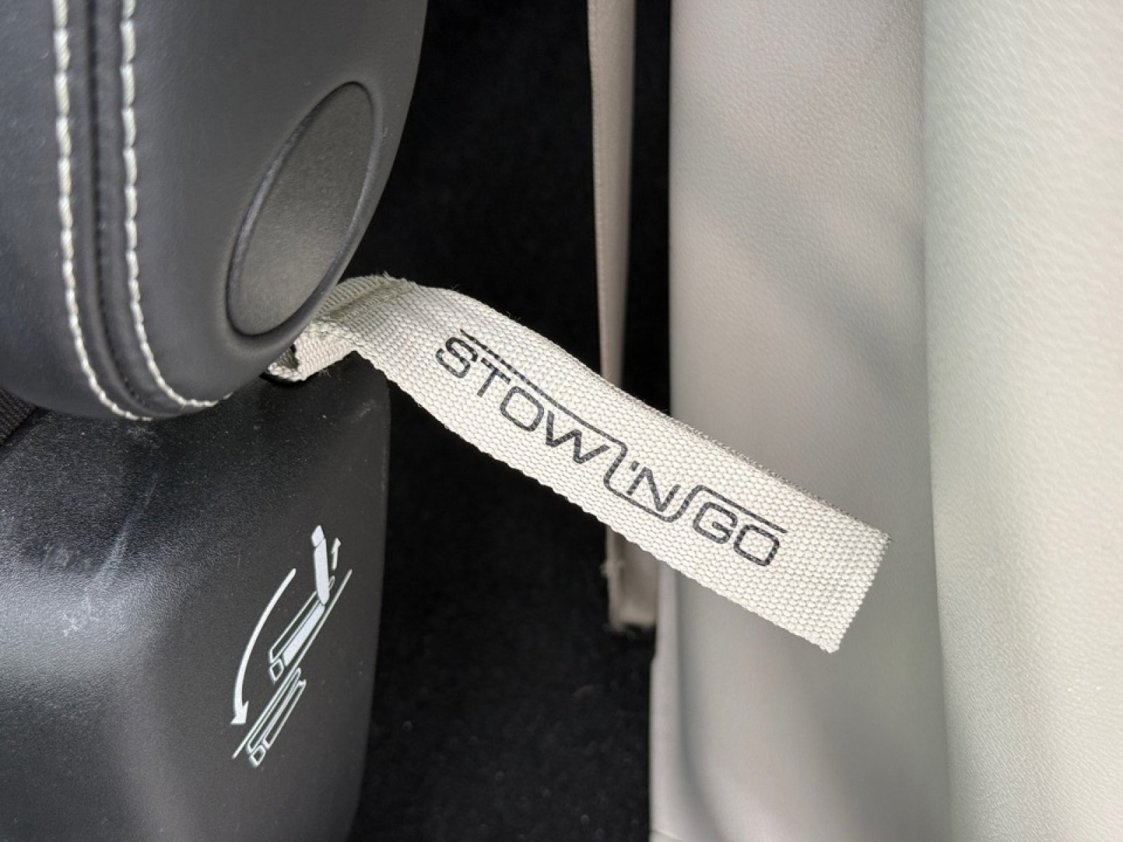 Used 2023 Chrysler Voyager LX FWD image 33
