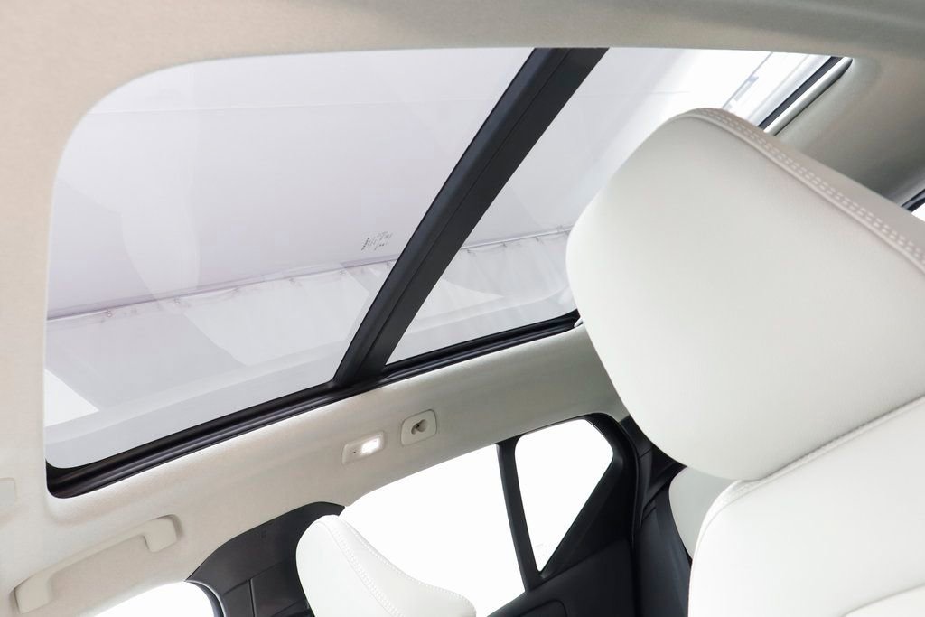 Used 2026 Volvo XC40 B5 Ultra w/ Climate Package image 14