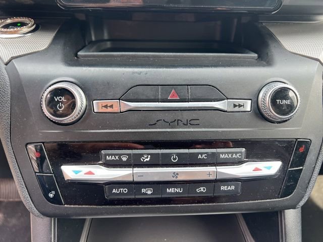 Used 2020 Ford Explorer XLT w/ Equipment Group 202A AWD/4WD image 31