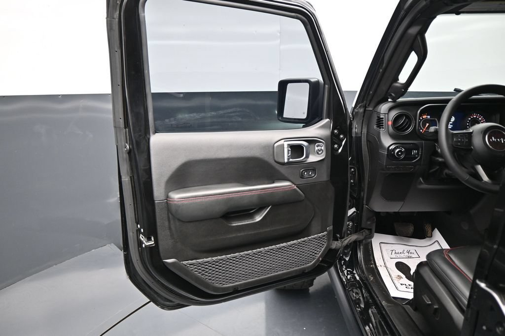 Used 2025 Jeep Wrangler Unlimited Rubicon w/ Convenience Group AWD/4WD image 11