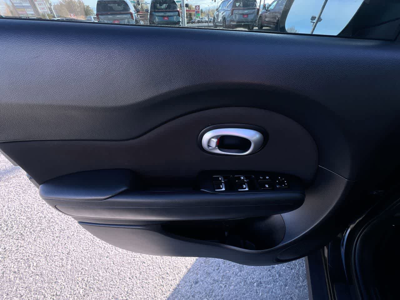 Used 2018 Kia Soul + FWD image 13