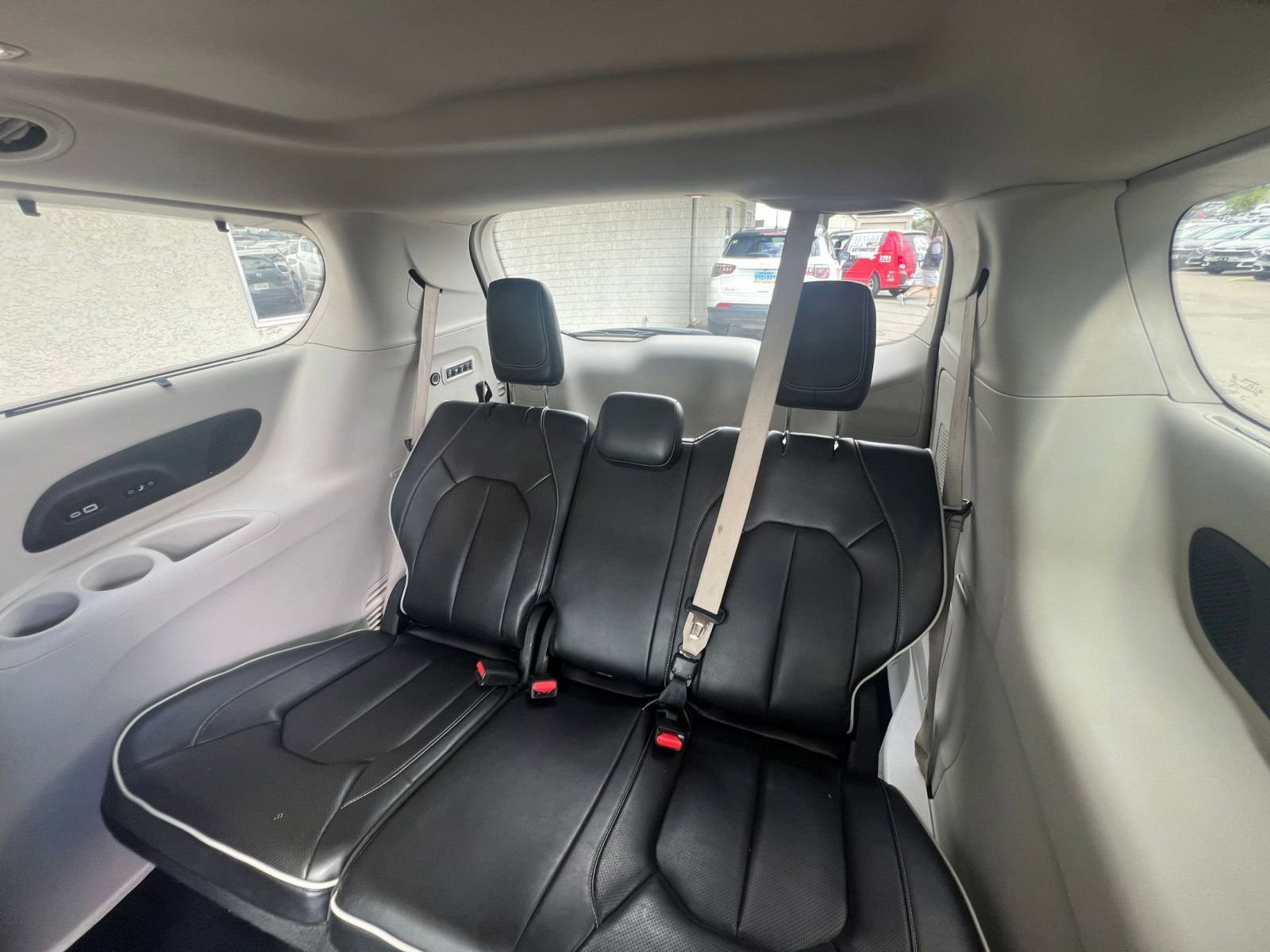 Used 2022 Chrysler Pacifica Limited FWD image 33
