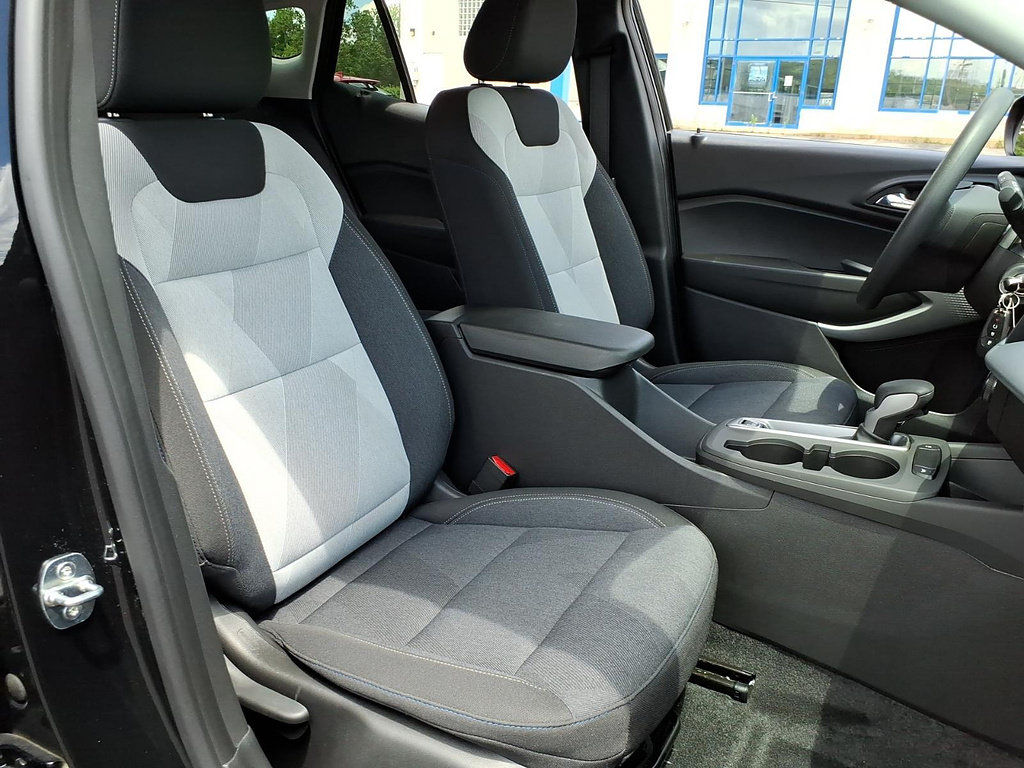 Used 2024 Chevrolet Trax LS w/ LS Convenience Package FWD image 6