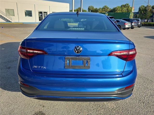 Used 2024 Volkswagen Jetta Sport image 4