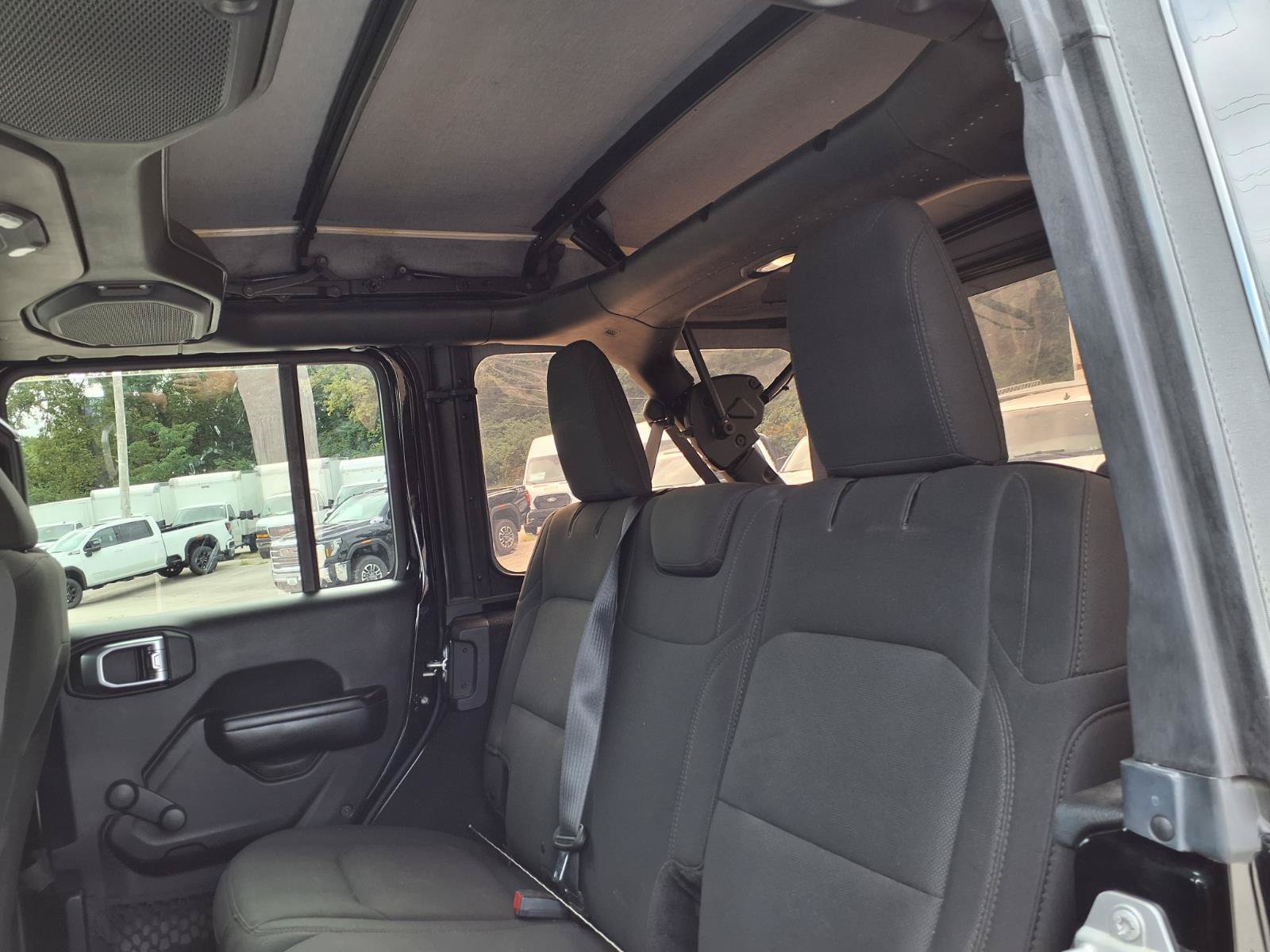 Used 2018 Jeep Wrangler Unlimited Sport AWD/4WD image 16