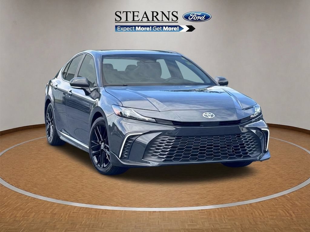 Used 2025 Toyota Camry SE w/ Convenience Package FWD image 1