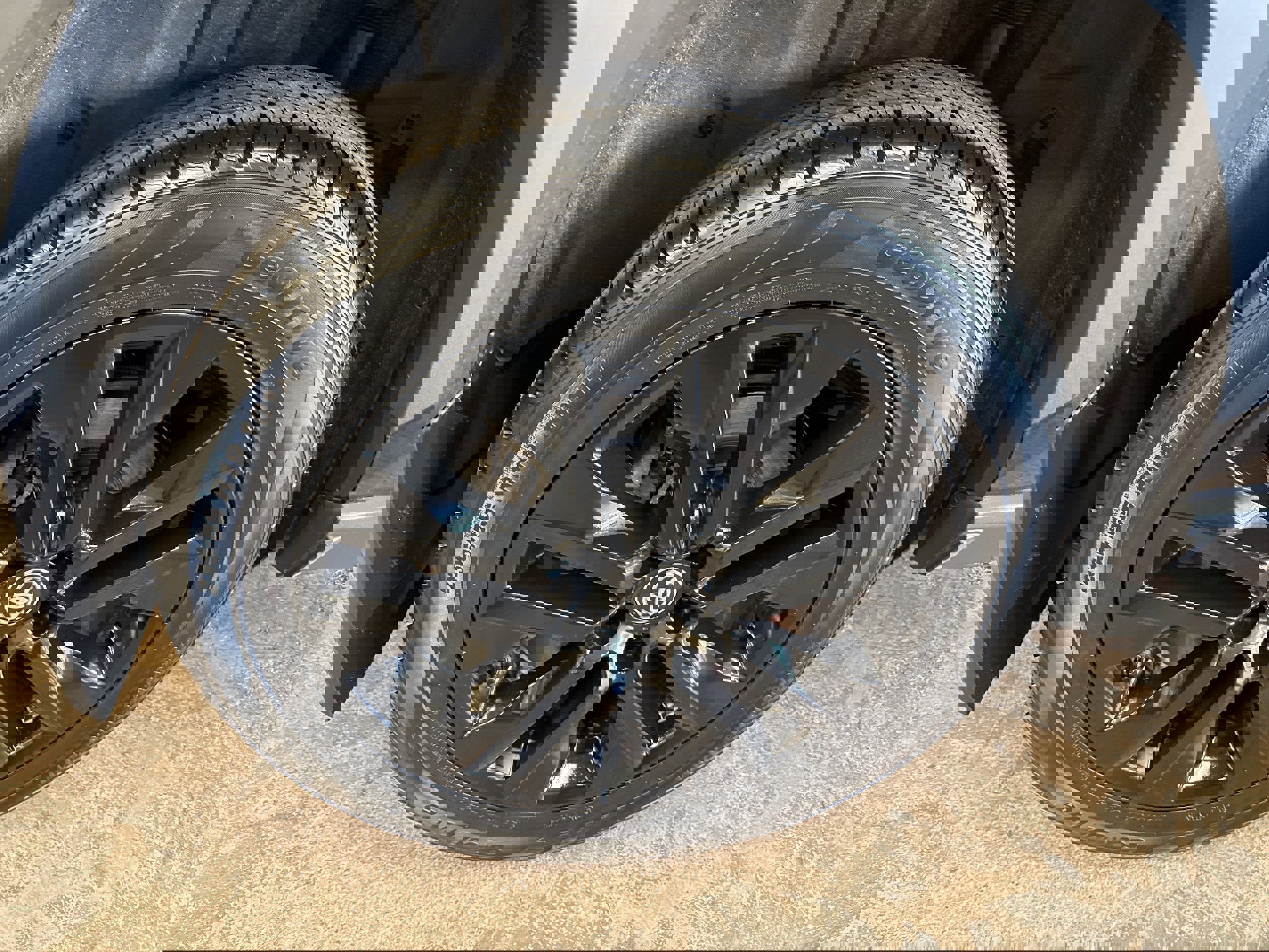 Used 2023 Toyota RAV4 XLE Premium image 12