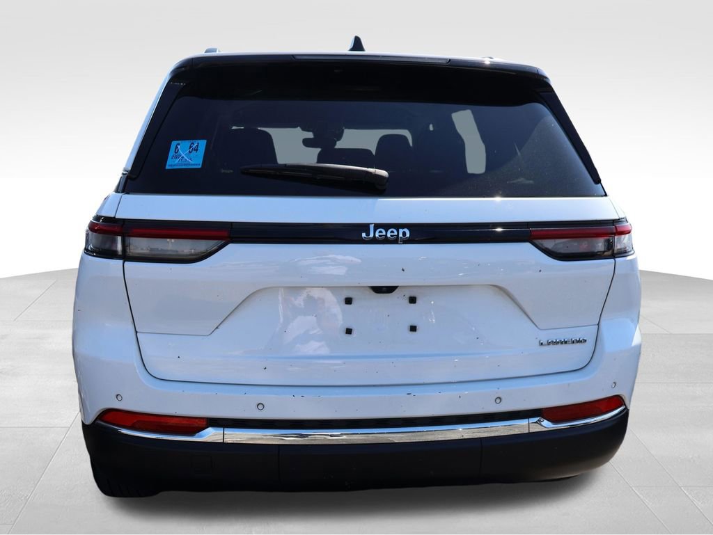 Used 2024 Jeep Grand Cherokee Laredo image 9