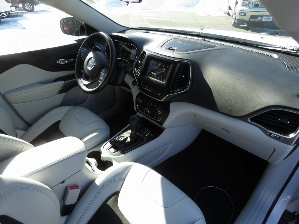 Used 2020 Jeep Cherokee Latitude Plus w/ Cold Weather Group image 14