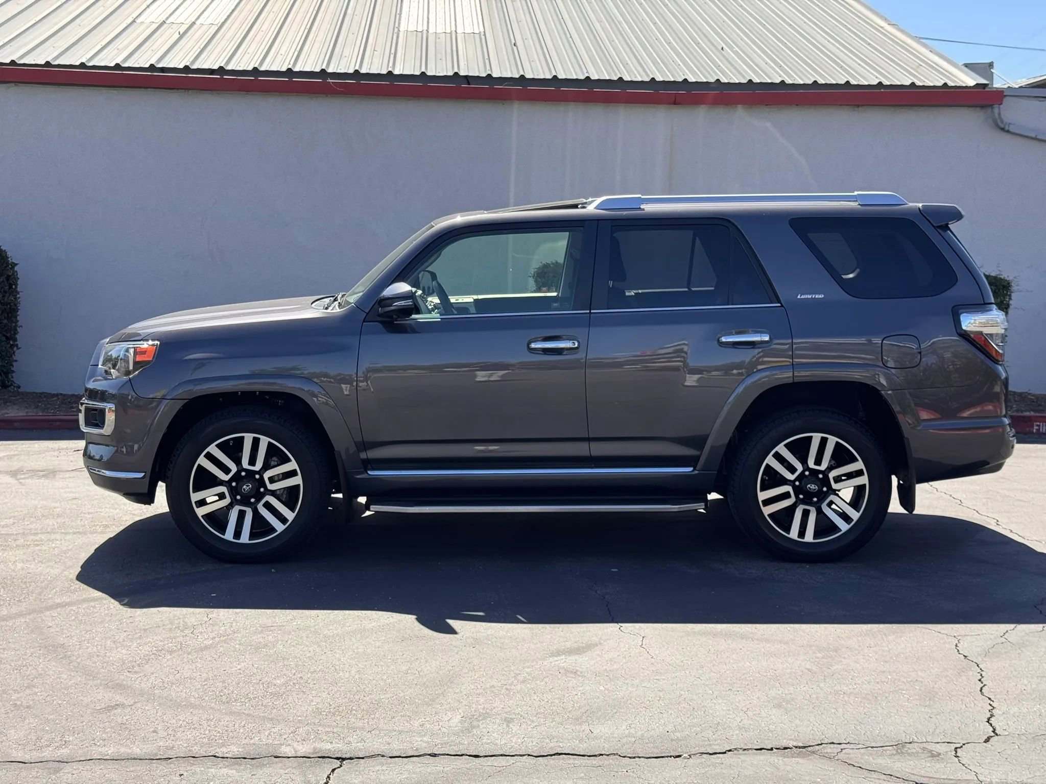 Used 2018 Toyota 4Runner Limited AWD/4WD image 3