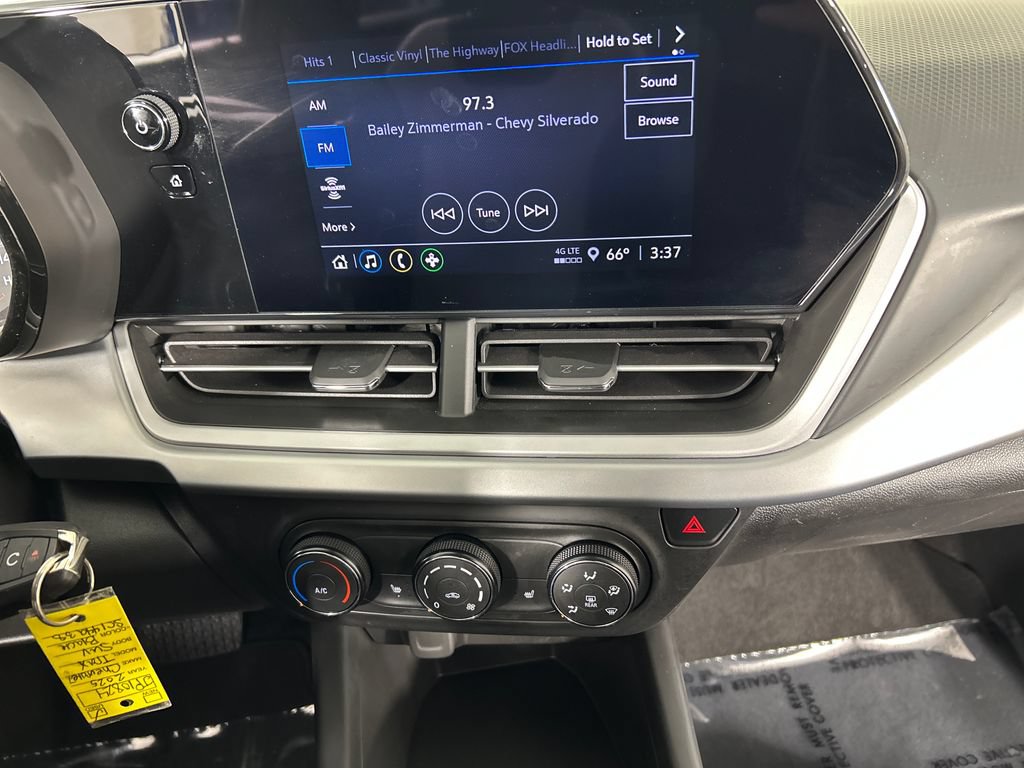 Used 2025 Chevrolet Trax LS w/ LS Convenience Package FWD image 15