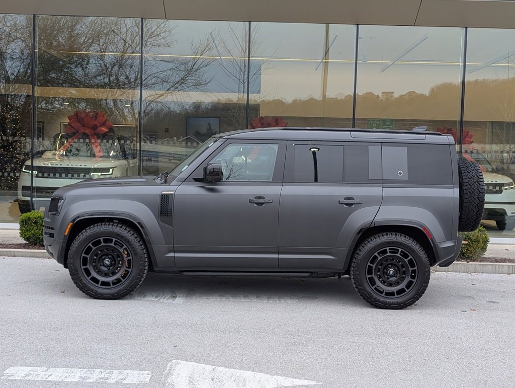 Used 2025 Land Rover Defender 110 image 2