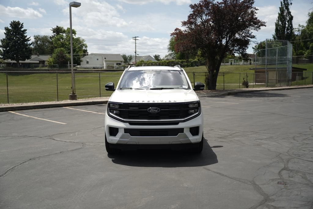 Used 2025 Ford Expedition Platinum w/ Driver's Package AWD/4WD image 2