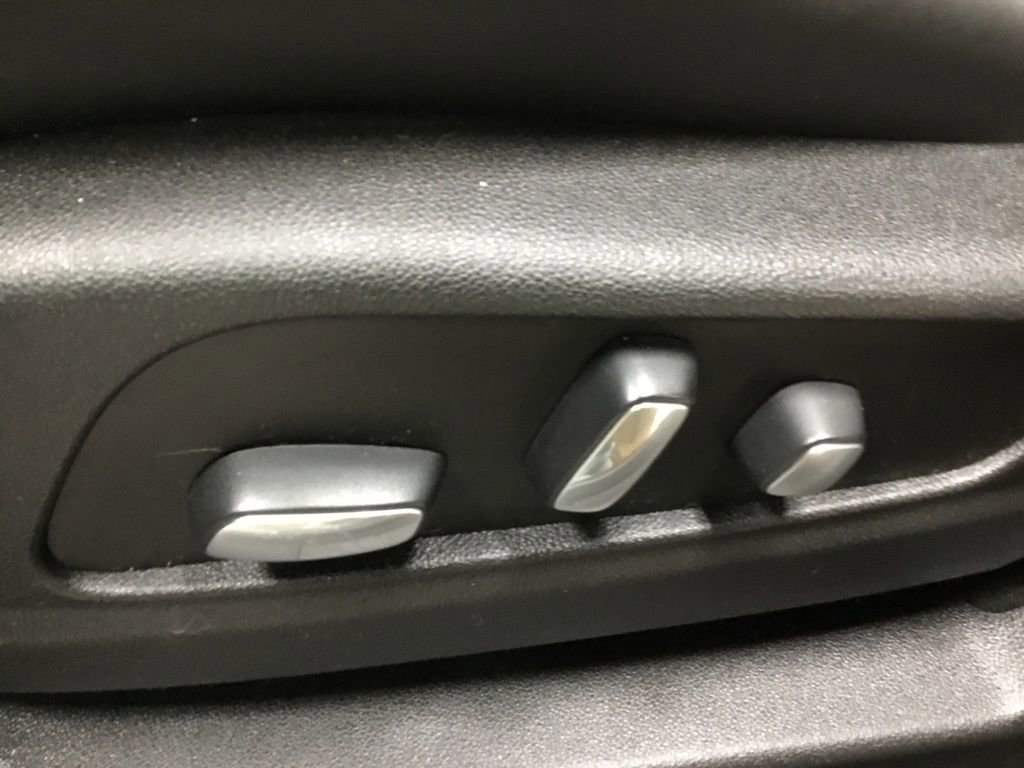 Used 2023 Cadillac XT6 Sport w/ Platinum Package image 8