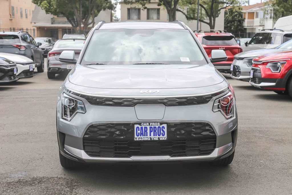 New 2026 Kia Niro Wind FWD image 3