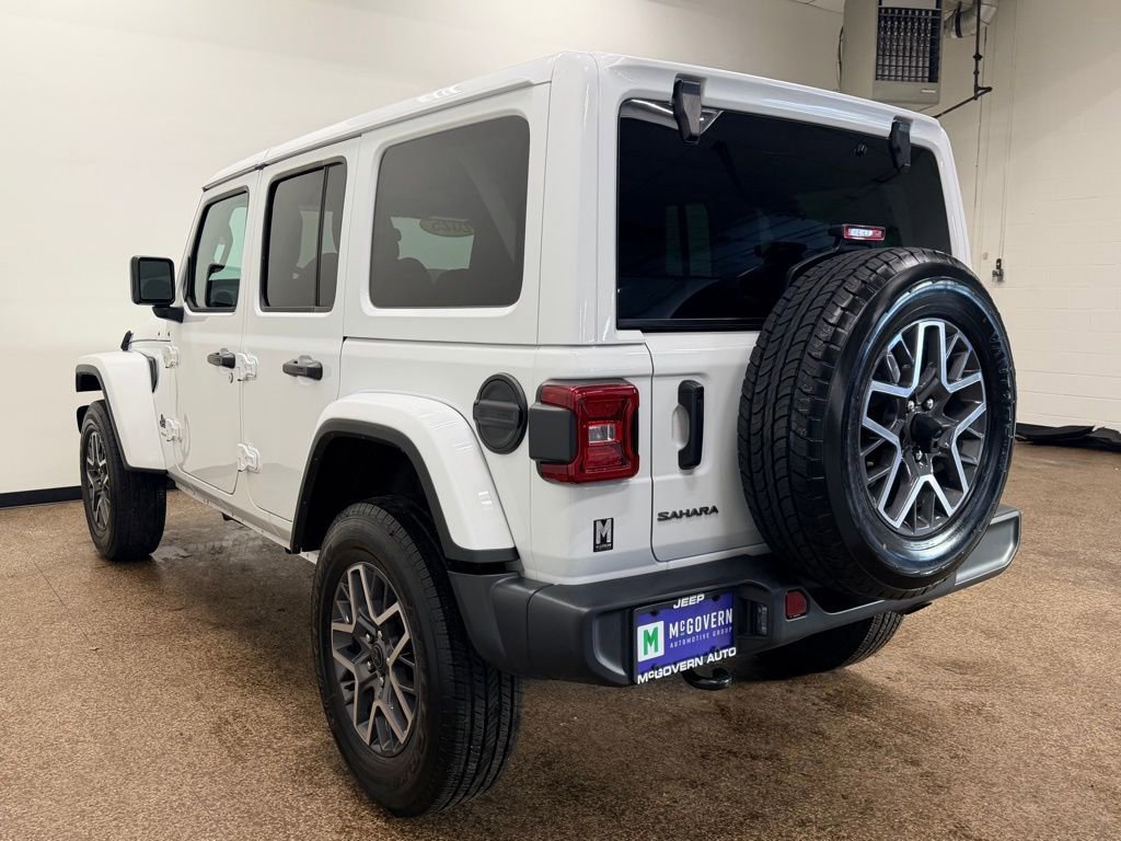 Used 2025 Jeep Wrangler Sahara AWD/4WD image 30