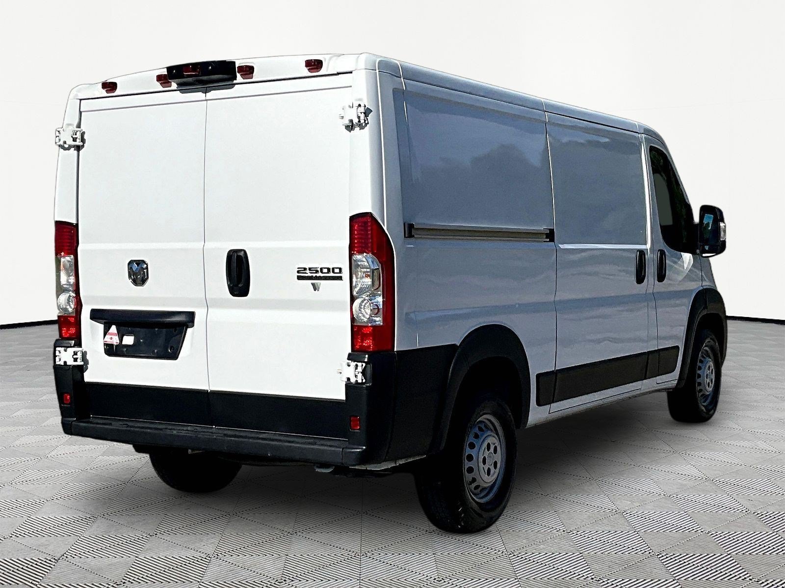 Used 2025 RAM ProMaster 2500 w/ Convenience Group FWD image 13