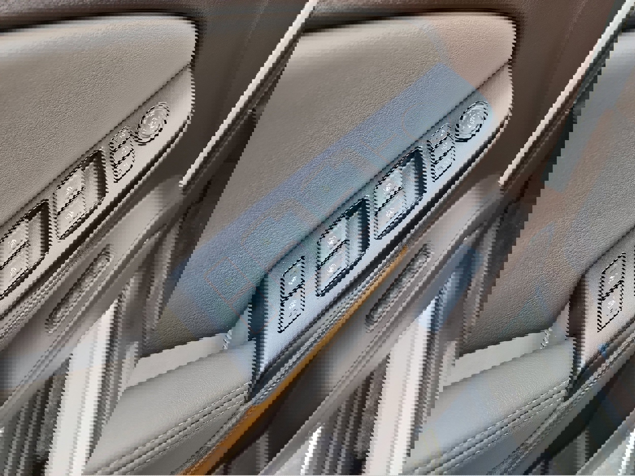 Used 2019 GMC Yukon Denali w/ Denali Ultimate Package image 17