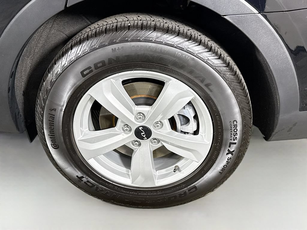 Certified 2025 Kia Sorento LX FWD image 33