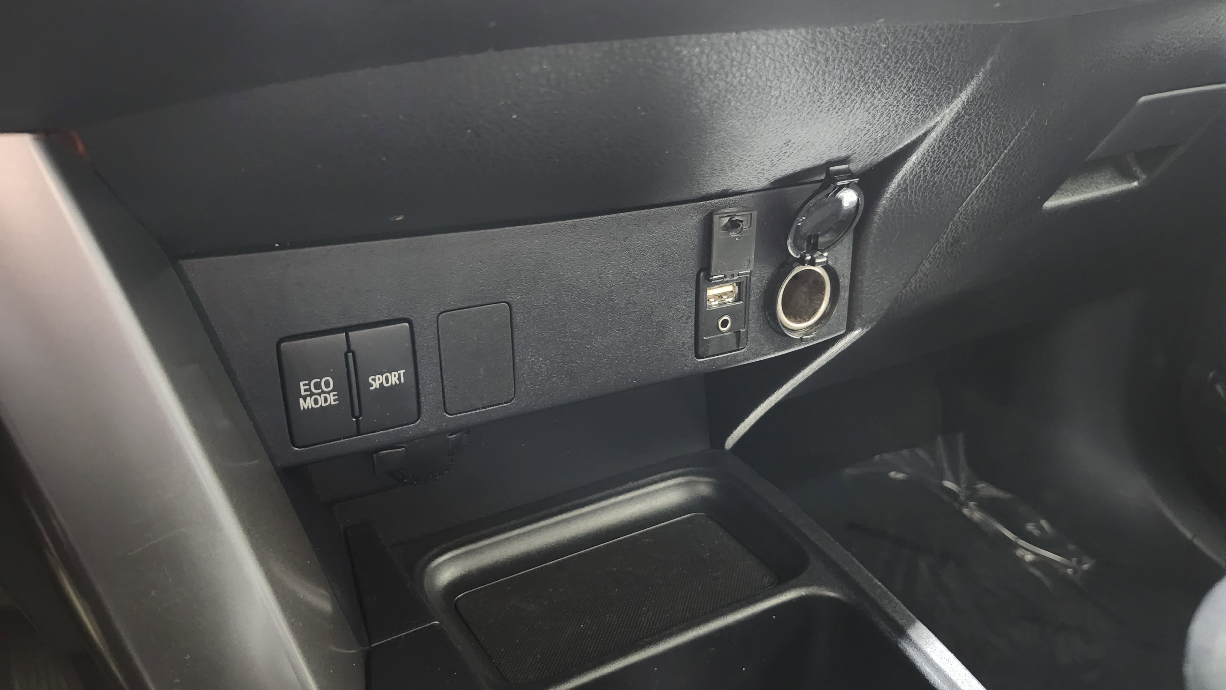 Used 2017 Toyota RAV4 LE w/ All Weather Liner Package image 6