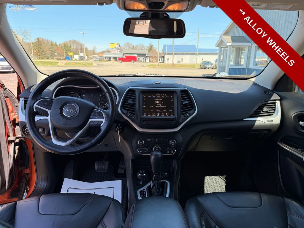Used 2014 Jeep Cherokee Trailhawk w/ Leather Interior Group AWD/4WD image 17