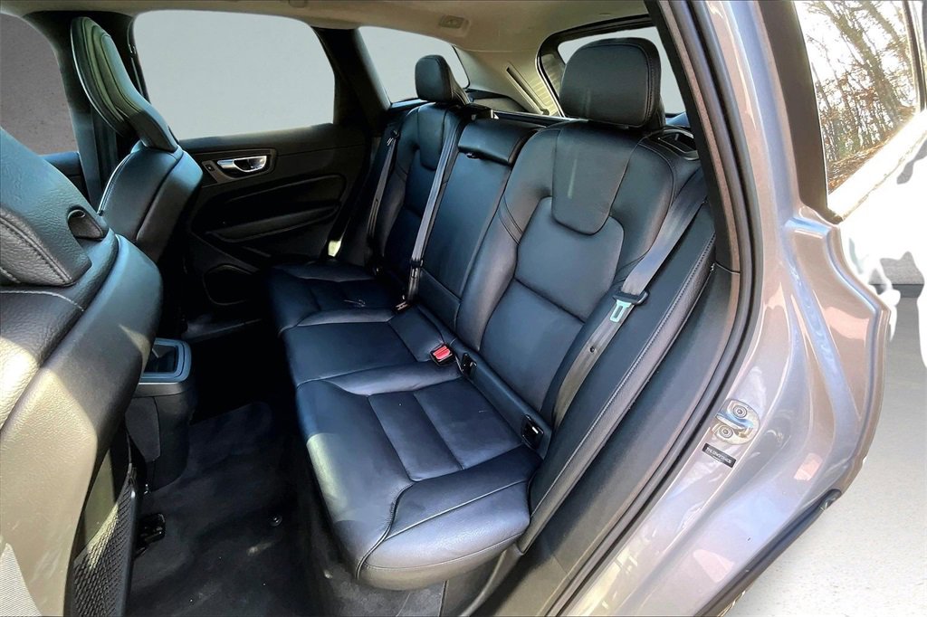 Certified 2023 Volvo XC60 B5 Plus w/ Climate Package image 21