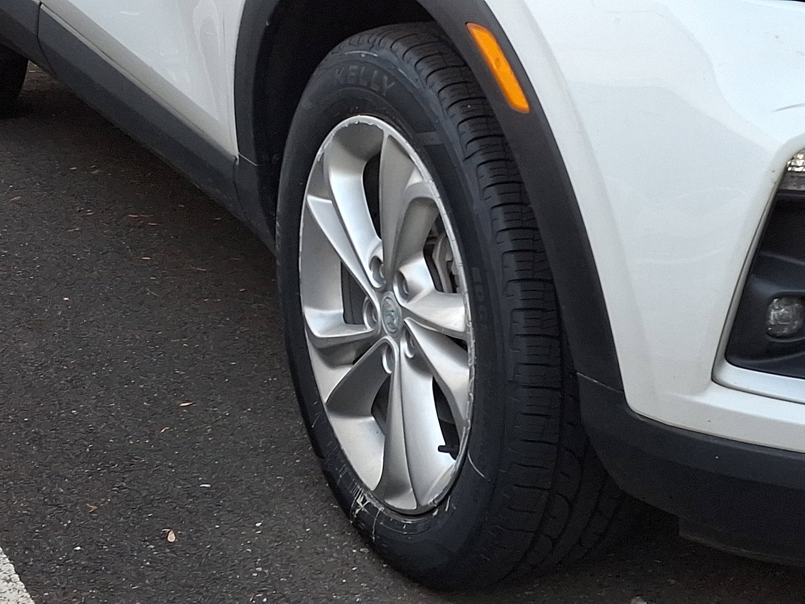 Certified 2022 Buick Encore GX Preferred w/ Cold Weather Comfort Package FWD image 6