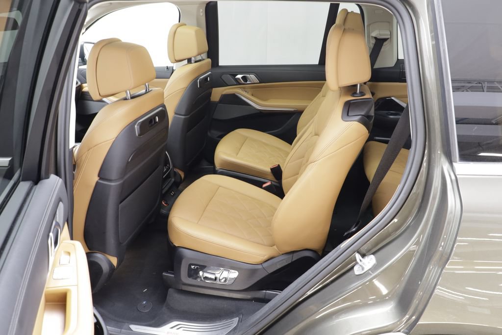 Certified 2024 BMW X7 xDrive40i w/ Premium Package AWD/4WD image 16