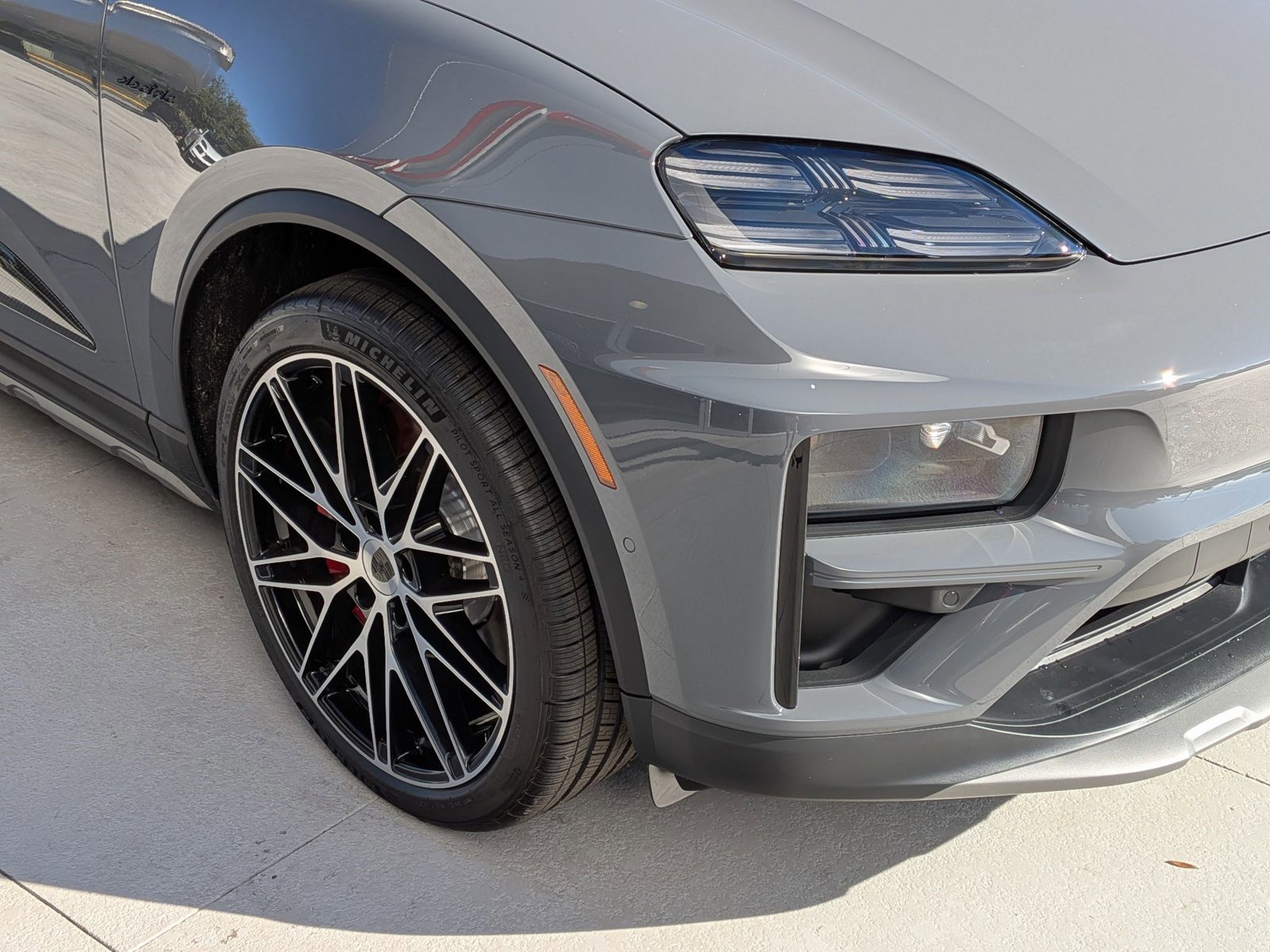 New 2025 Porsche Macan Turbo Electric image 12