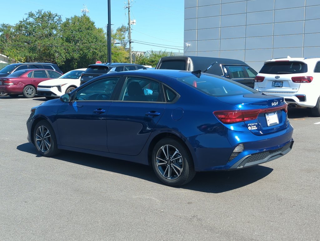 Used 2023 Kia Forte LXS FWD image 5