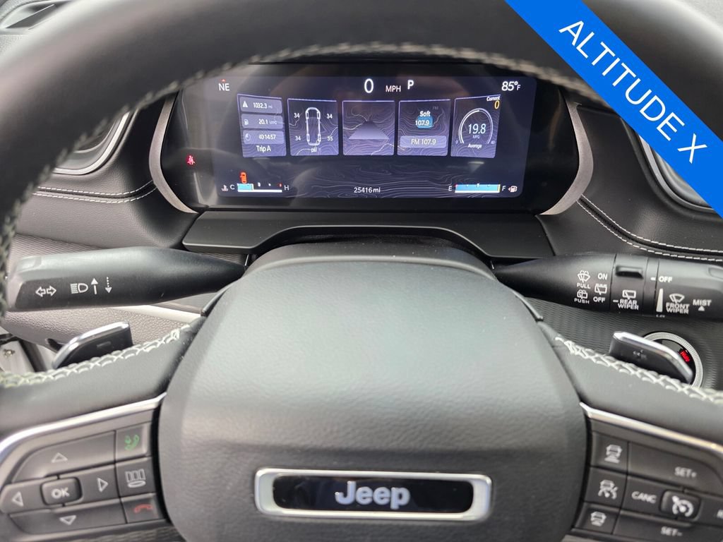 Used 2023 Jeep Grand Cherokee Altitude AWD/4WD image 21