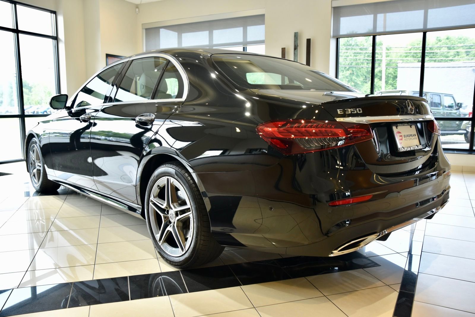Used 2023 Mercedes-Benz E 350 4MATIC Sedan image 4