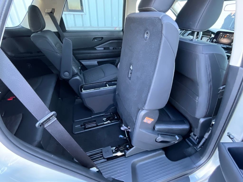 Used 2025 Nissan Pathfinder SV w/ SV Premium Package image 29