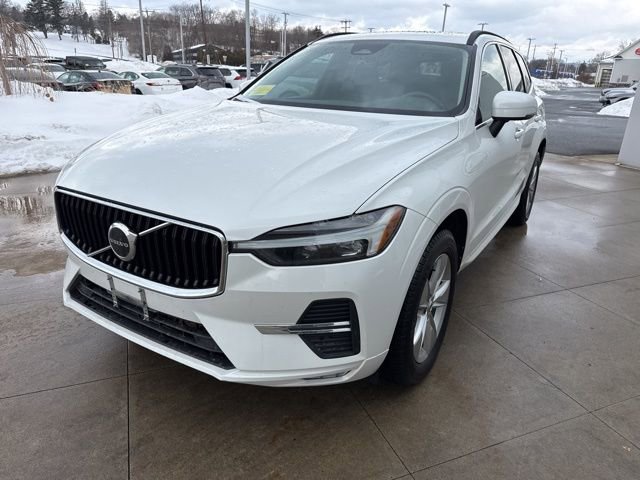 Used 2022 Volvo XC60 B5 Momentum image 3