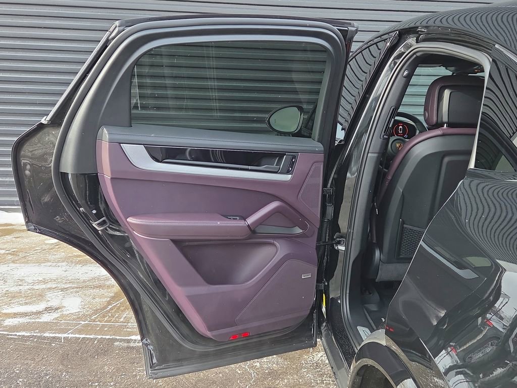 Certified 2025 Porsche Cayenne Coupe image 17