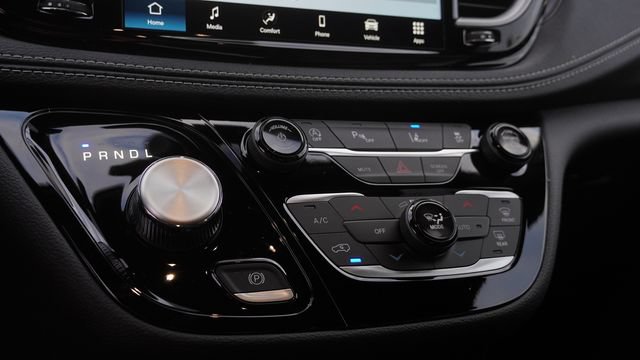 New 2026 Chrysler Pacifica Select FWD image 25