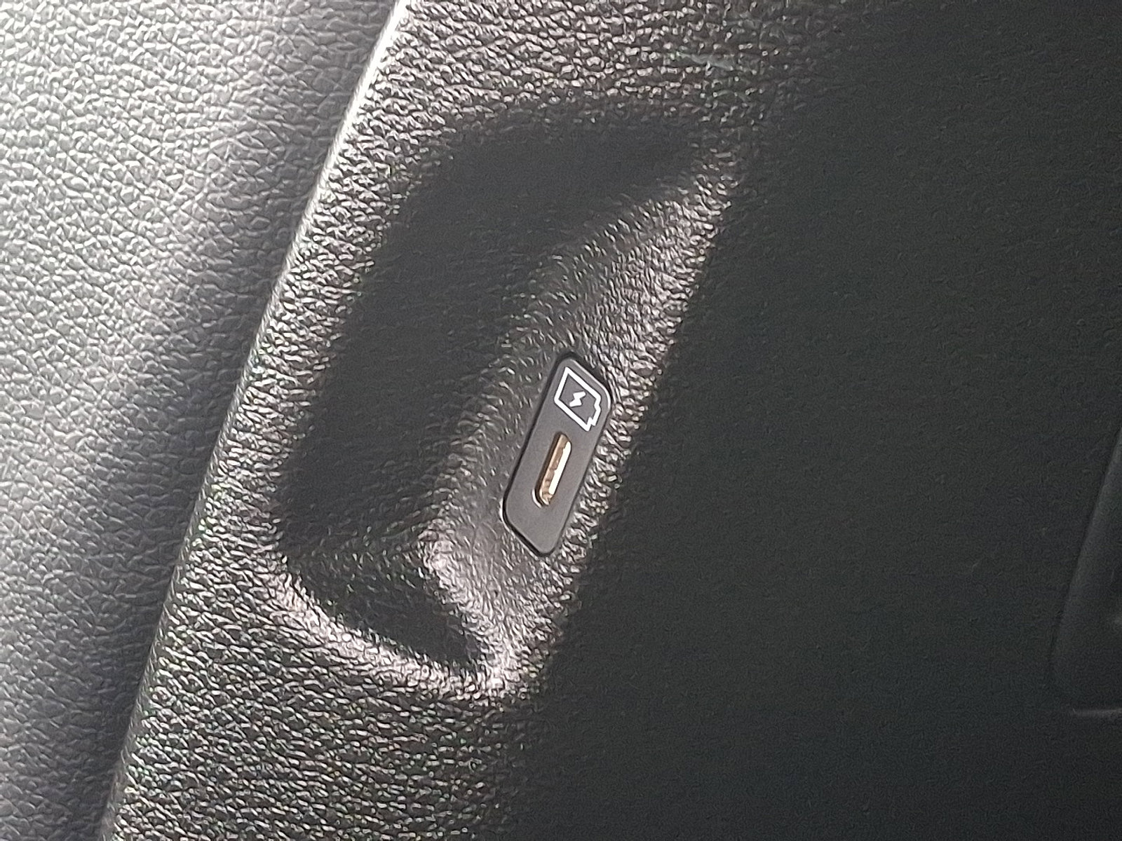 Used 2023 Kia Telluride EX w/ EX Captain's Chair Package image 12