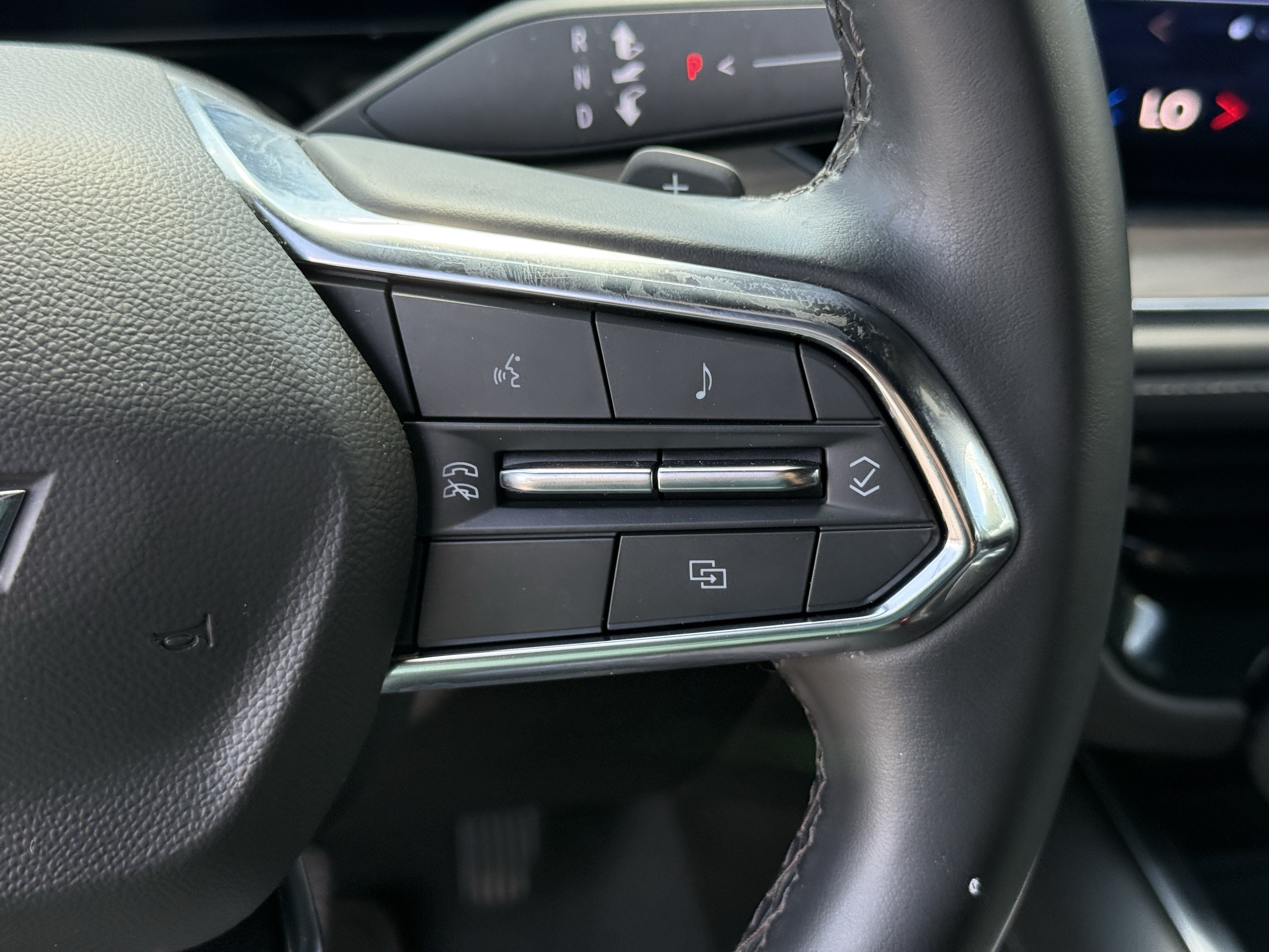 Used 2025 Chevrolet Suburban Z71 AWD/4WD image 18